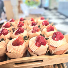 Load image into Gallery viewer, Strawberry Cupcakes