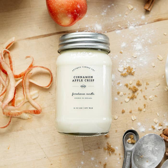 Antique Candle Co.® - Cinnamon Apple Crisp - Soy Candle