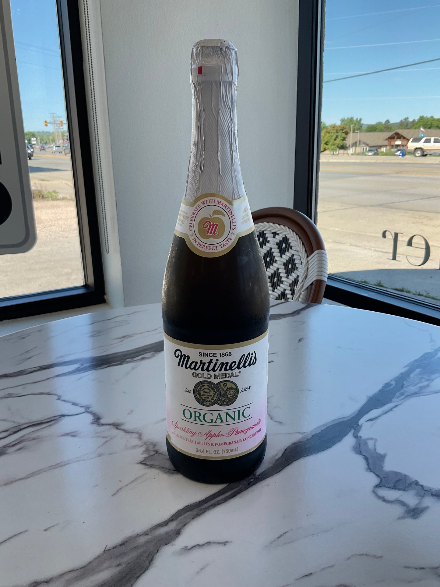 Martinelli’s Organic Sparkling Pomegranate ￼
