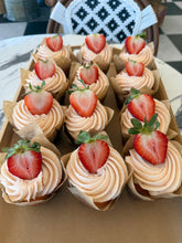 Load image into Gallery viewer, Strawberry Cupcakes
