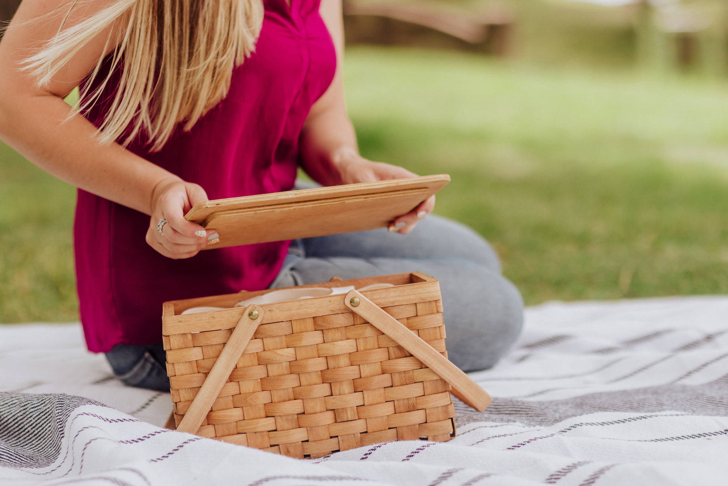 Picnic Time Family of Brands - Poppy Personal Picnic Basket, (Beige)
